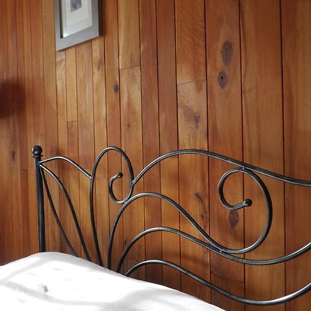 Au Pied Du Pont Bed & Breakfast Chateauneuf-du-Faou Luaran gambar